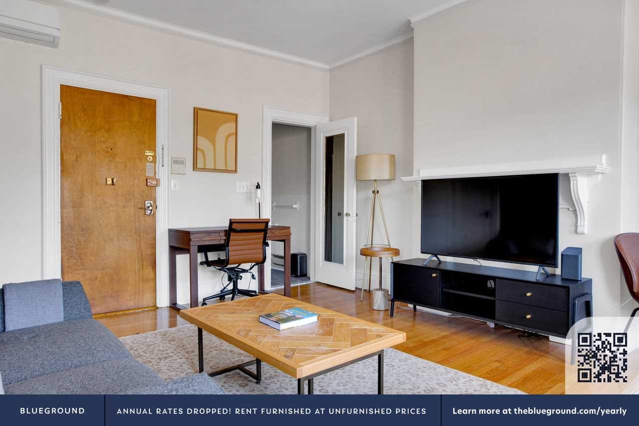 232 Newbury Street - Photo 4 of 48