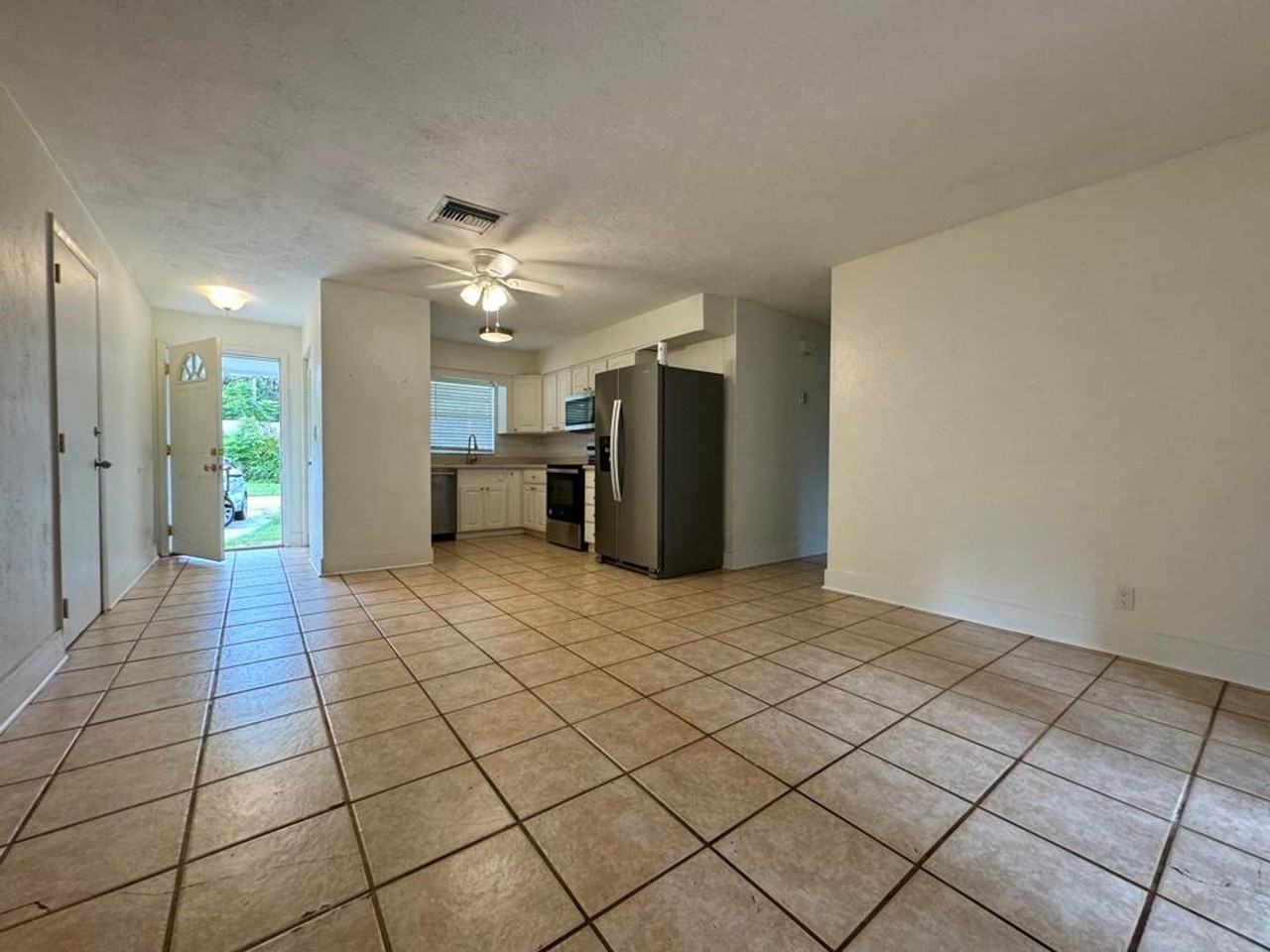 281 Tropical Ln - Photo 3 of 13