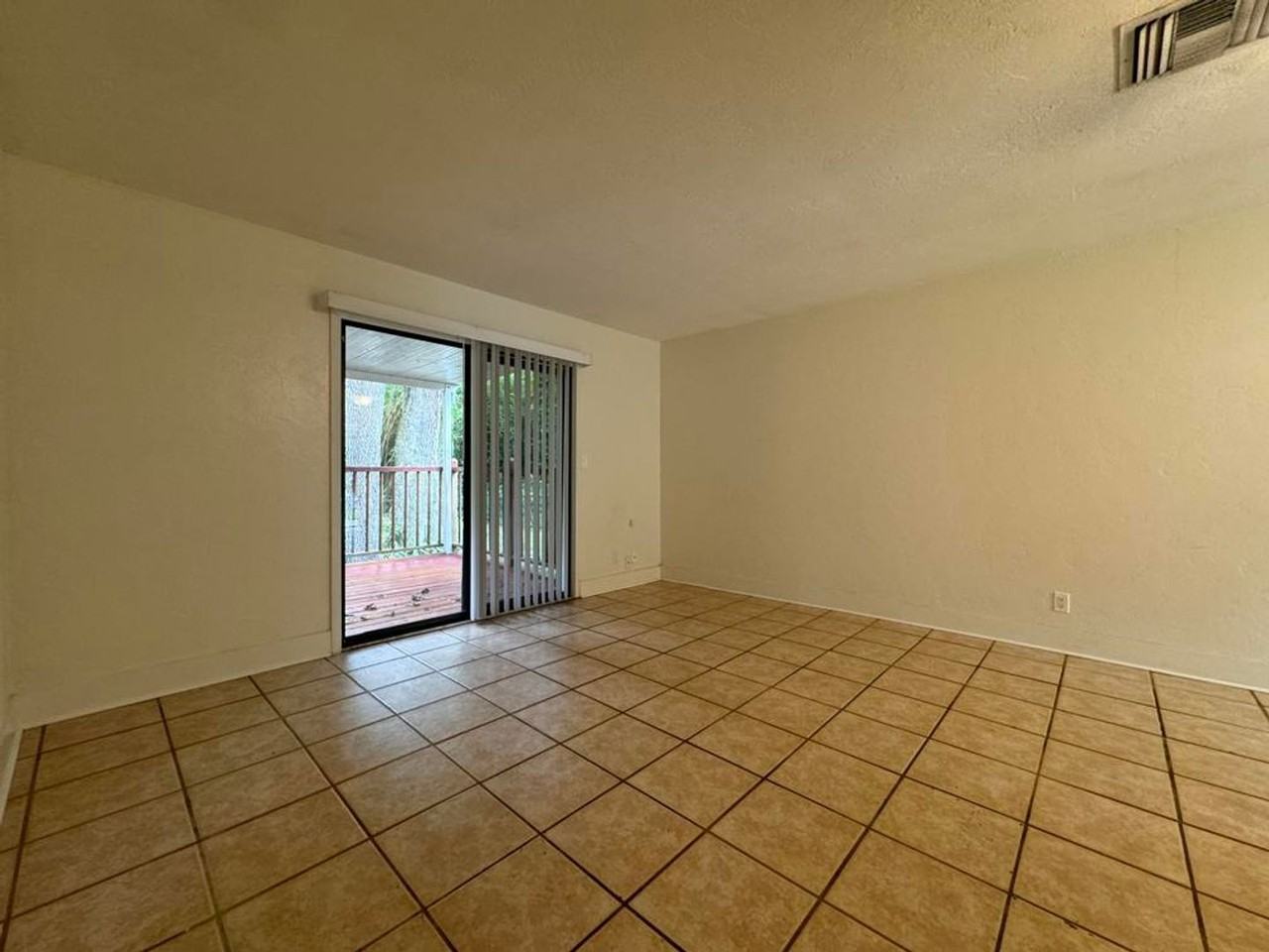281 Tropical Ln - Photo 4 of 13