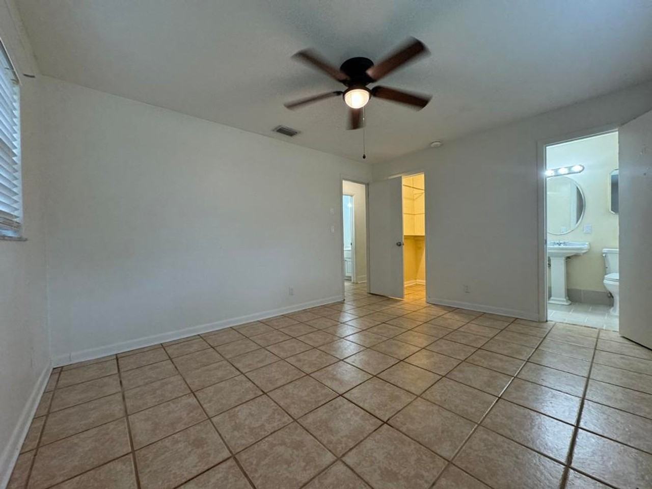 281 Tropical Ln - Photo 6 of 13
