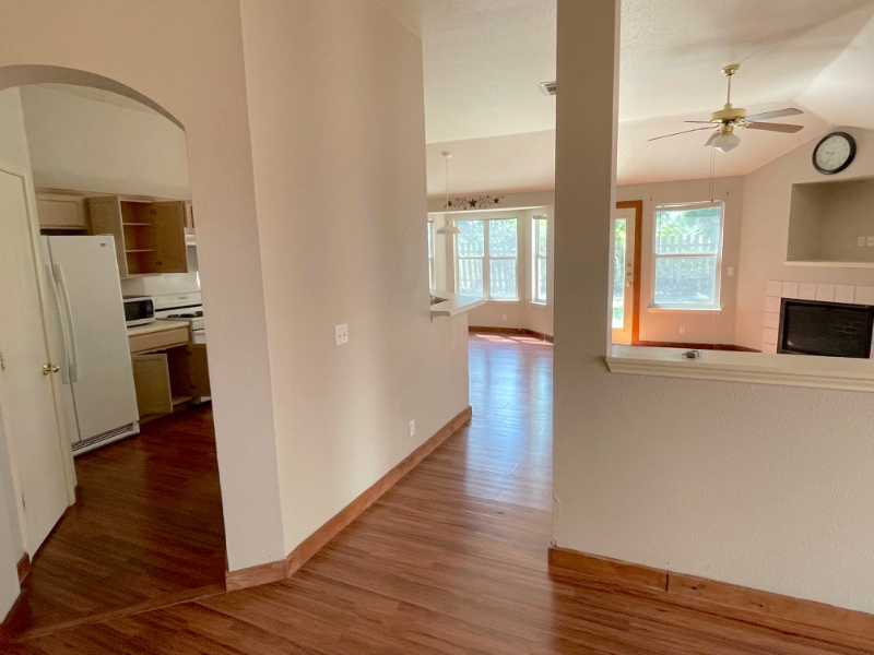 218 Sunshadow Dr - Photo 5 of 11