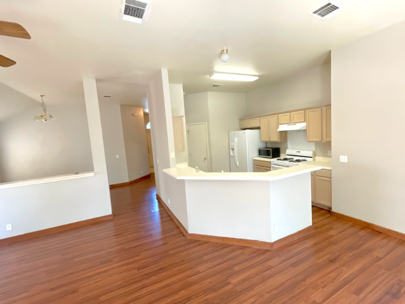 218 Sunshadow Dr - Photo 7 of 11