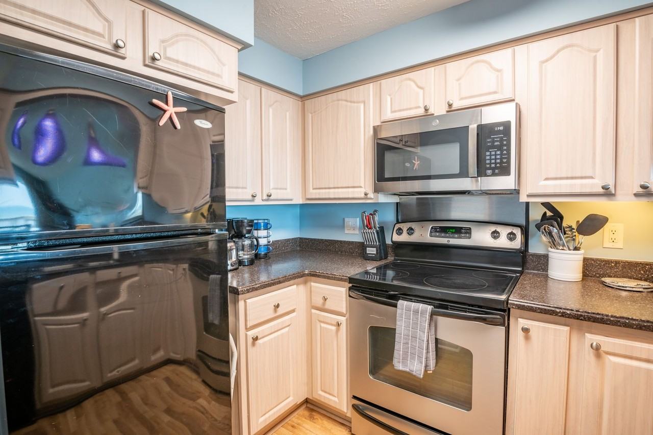 2107 Surfrider Court - Photo 3 of 16