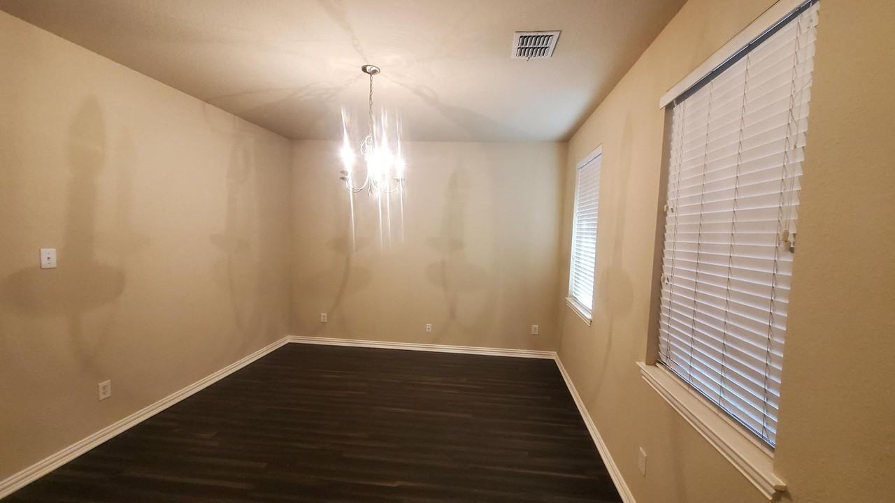 10909 Nantucket Dr - Photo 3 of 23