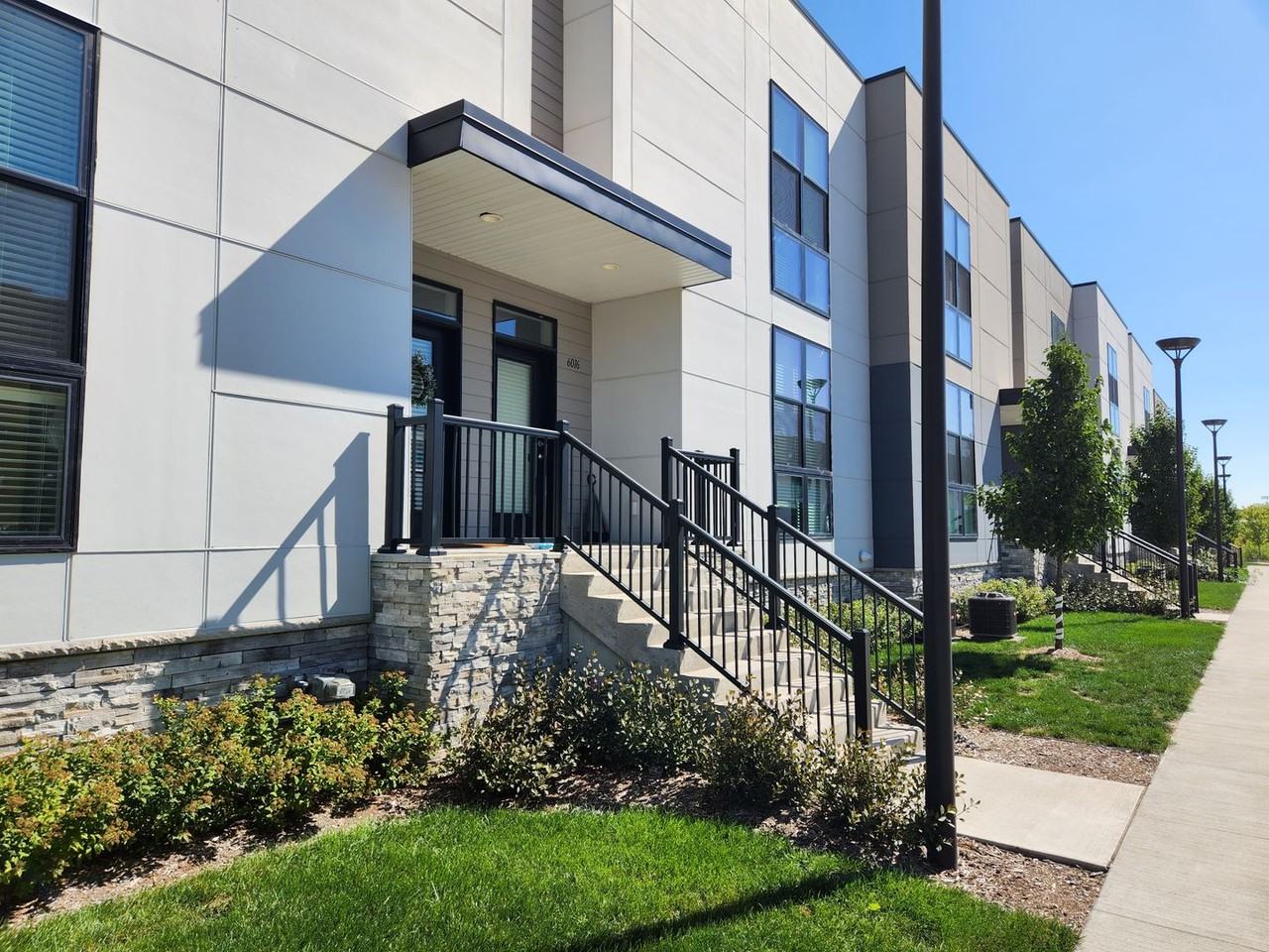 6023 Port View Dr Se - Photo 2 of 23