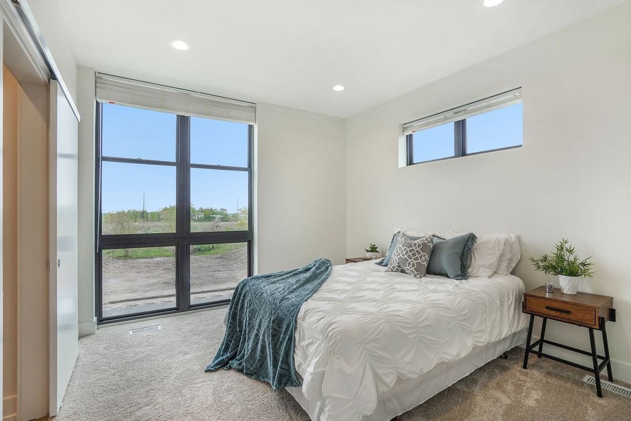 6023 Port View Dr Se - Photo 3 of 23