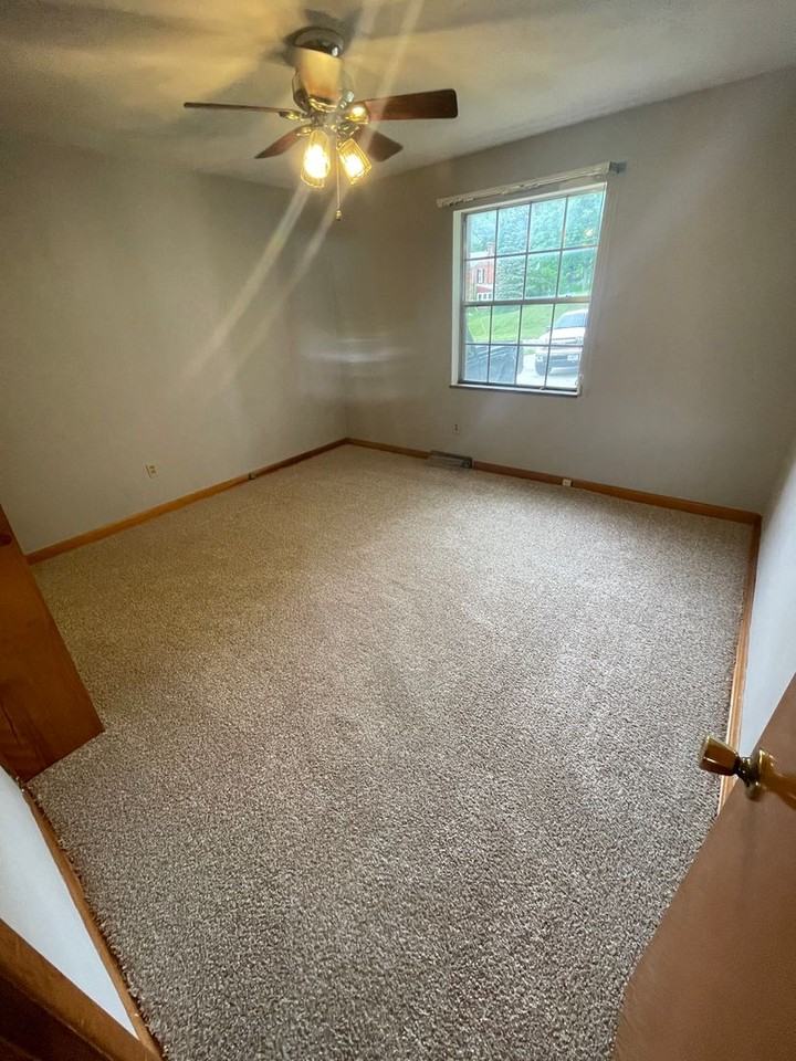 East Alton III - Photo 2 of 8