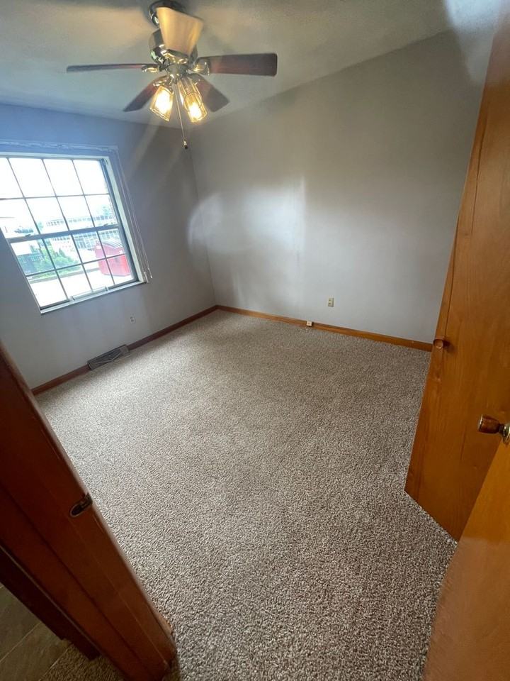 East Alton III - Photo 3 of 8