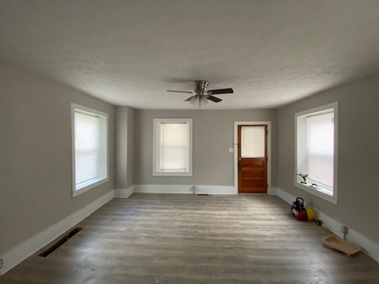 433 E Jefferson St - Photo 3 of 20