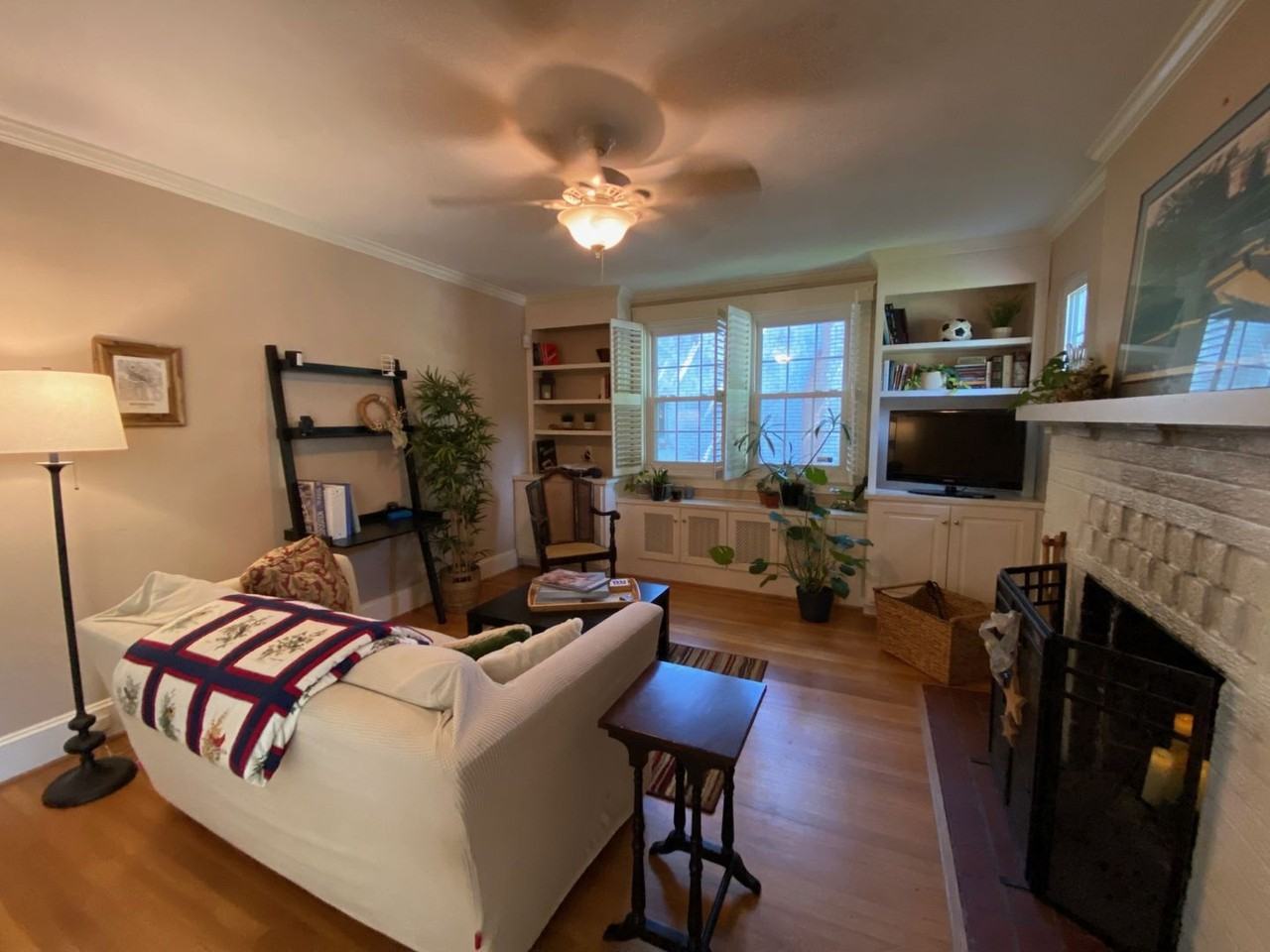 5710 Bromley Ln - Photo 2 of 23