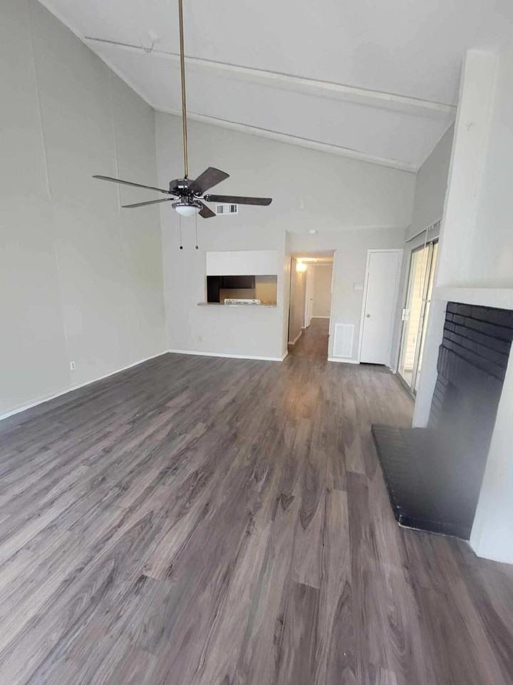740 Sceptre Cir - Photo 2 of 9