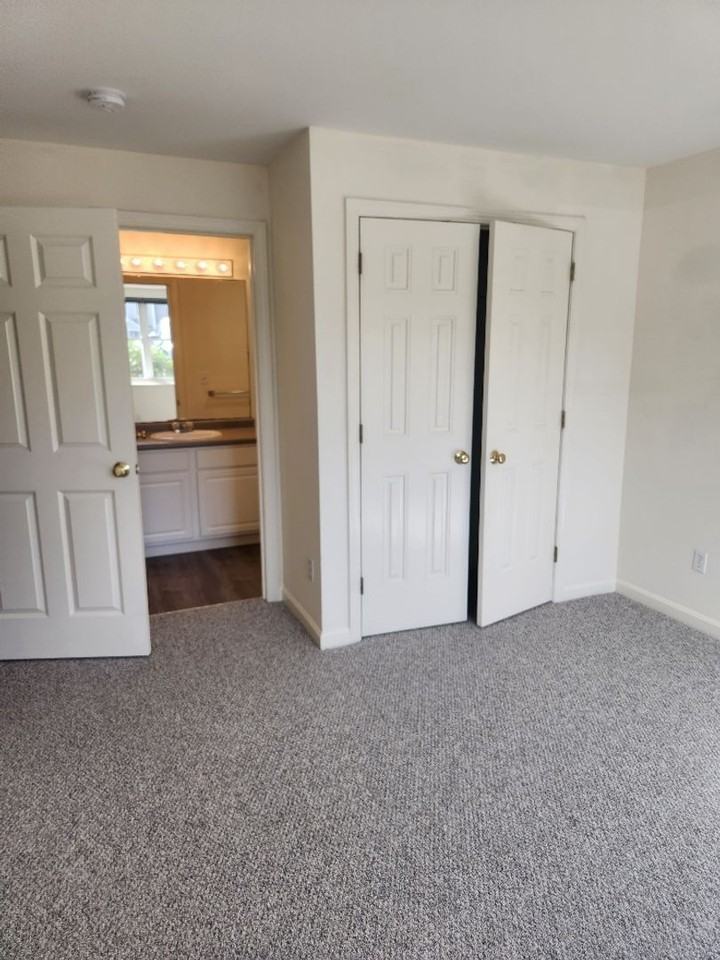 4000 Mead Hill - Photo 5 of 22