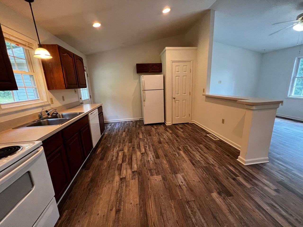 DiBlasio Duplex - Photo 3 of 10