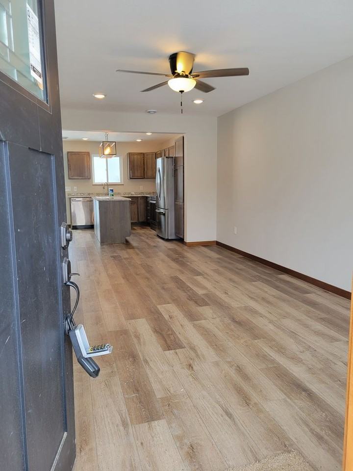 420 Sierra Pl - Photo 2 of 40