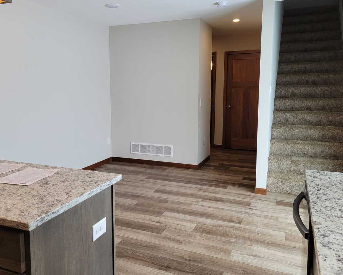 420 Sierra Pl - Photo 7 of 40