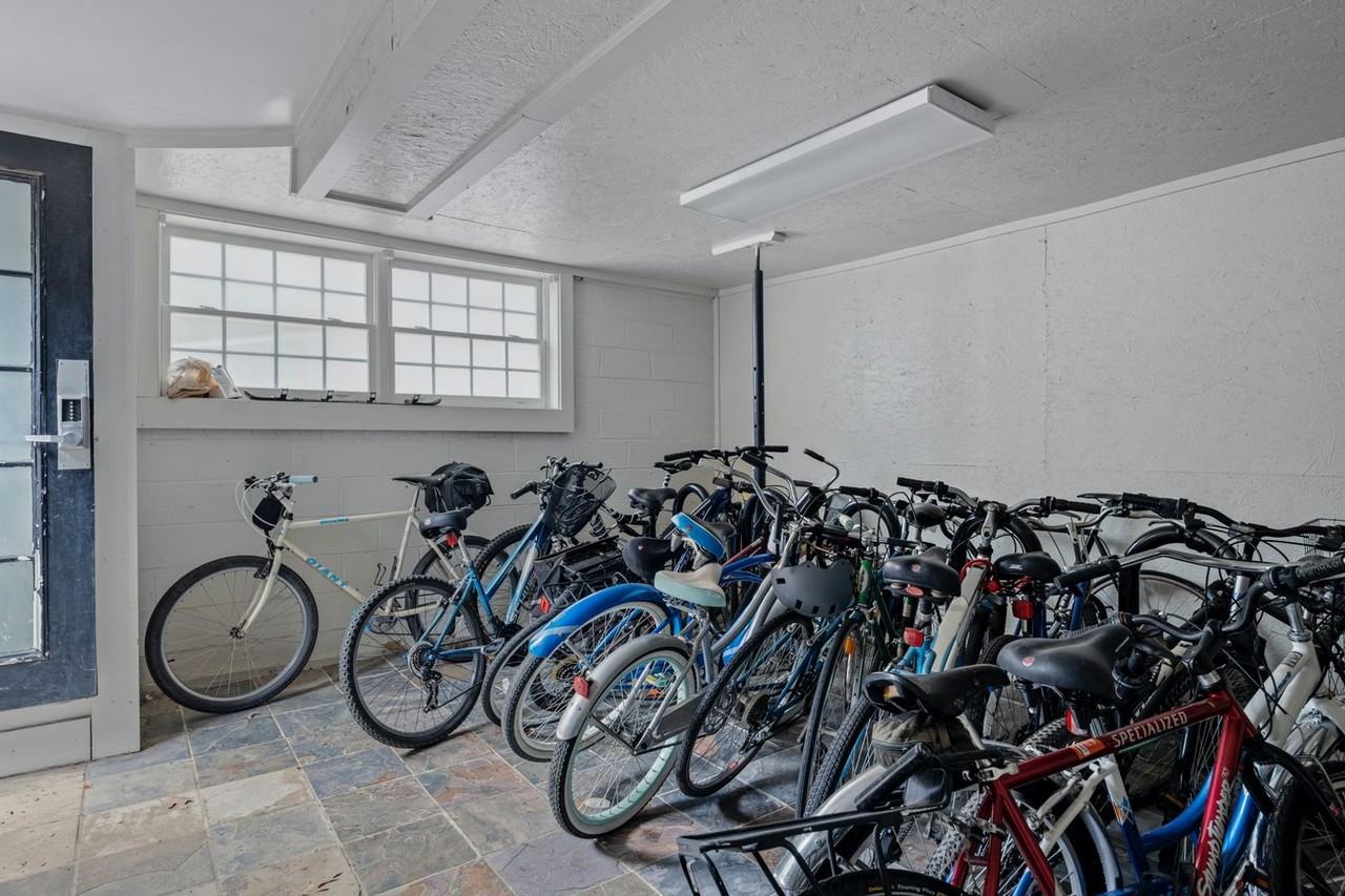 885 Briarcliff Rd Ne - Photo 4 of 26