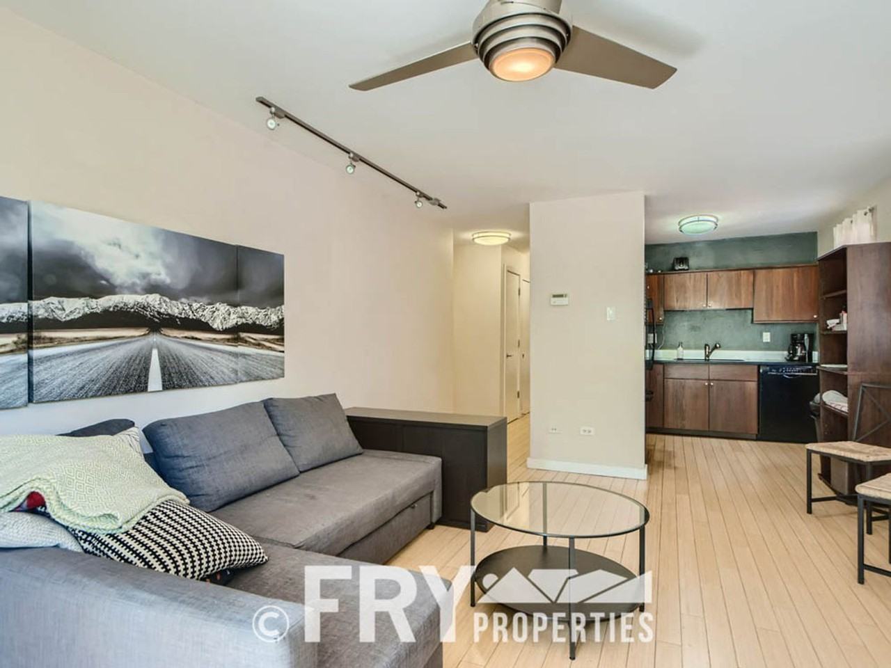 271 N Grant St - Photo 4 of 12