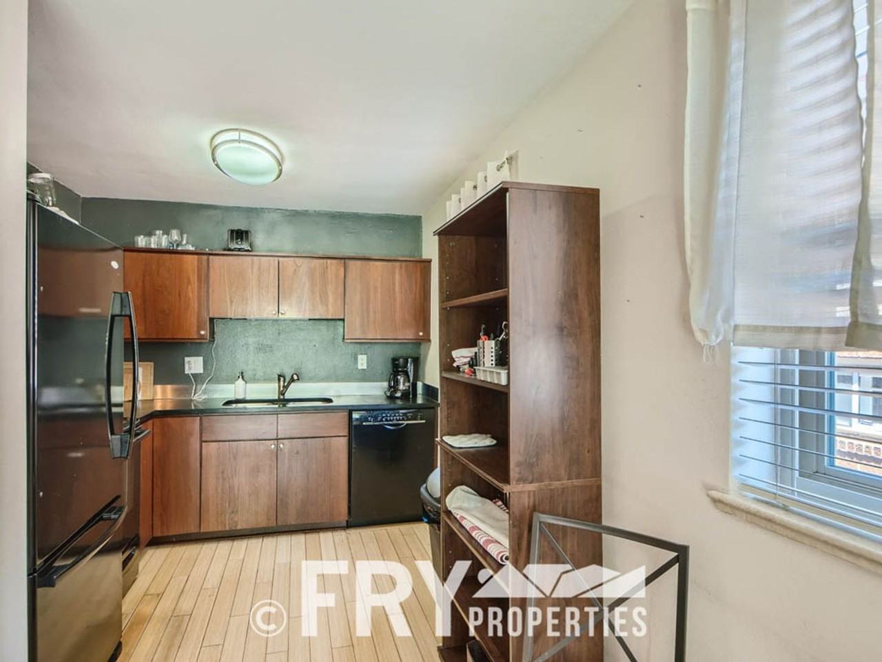 271 N Grant St - Photo 6 of 12