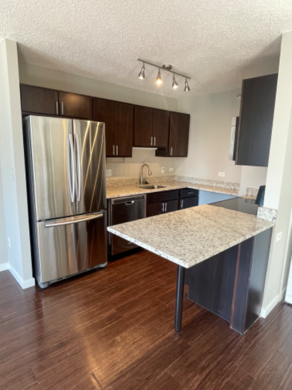 7 West Superior Street - Photo 6 of 14