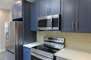 719 Carpenter St #3rdFL - Photo 1 of 1