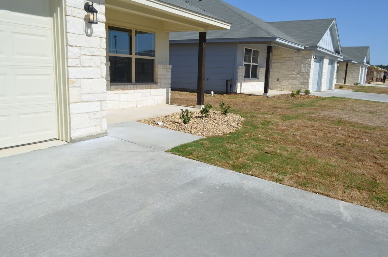 1906 Castroville Tr - Photo 2 of 17