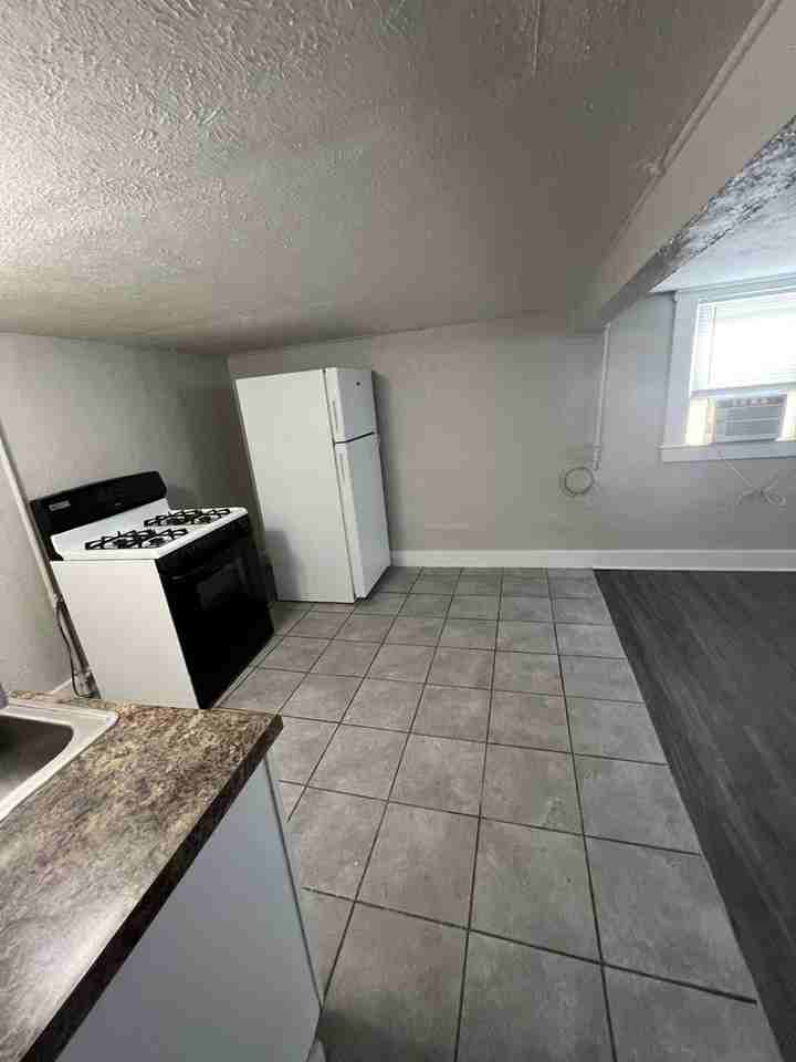 JTVK RE RENTALS LLC:[JTVK][KT] 3941 X St - Photo 3 of 18