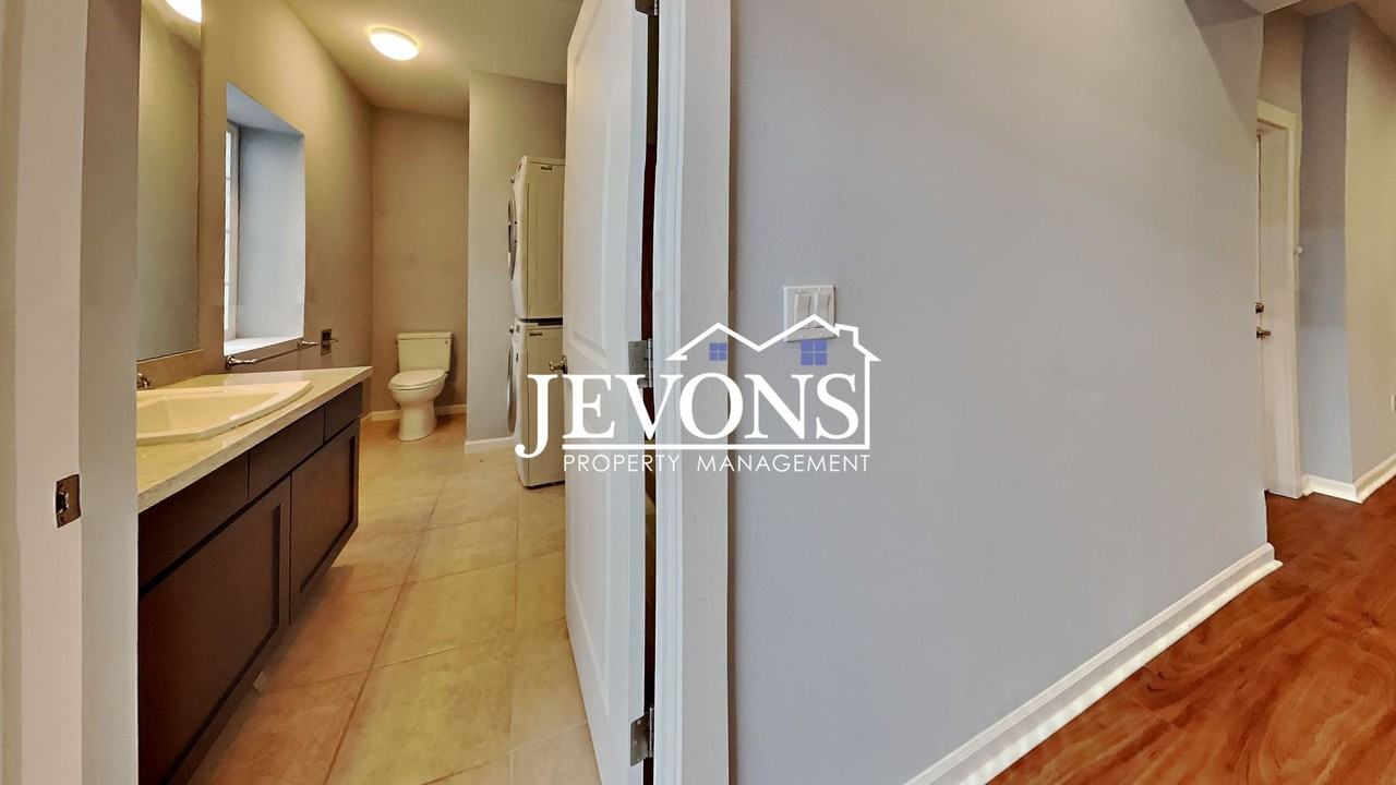 3023 Nw 69th St - Photo 7 of 25