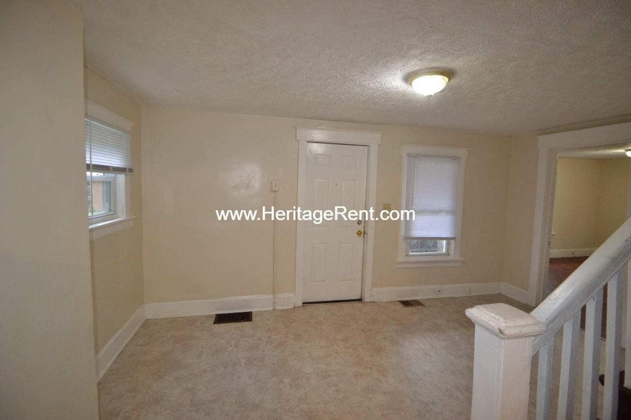 1186 Steffen Ave - Photo 2 of 13
