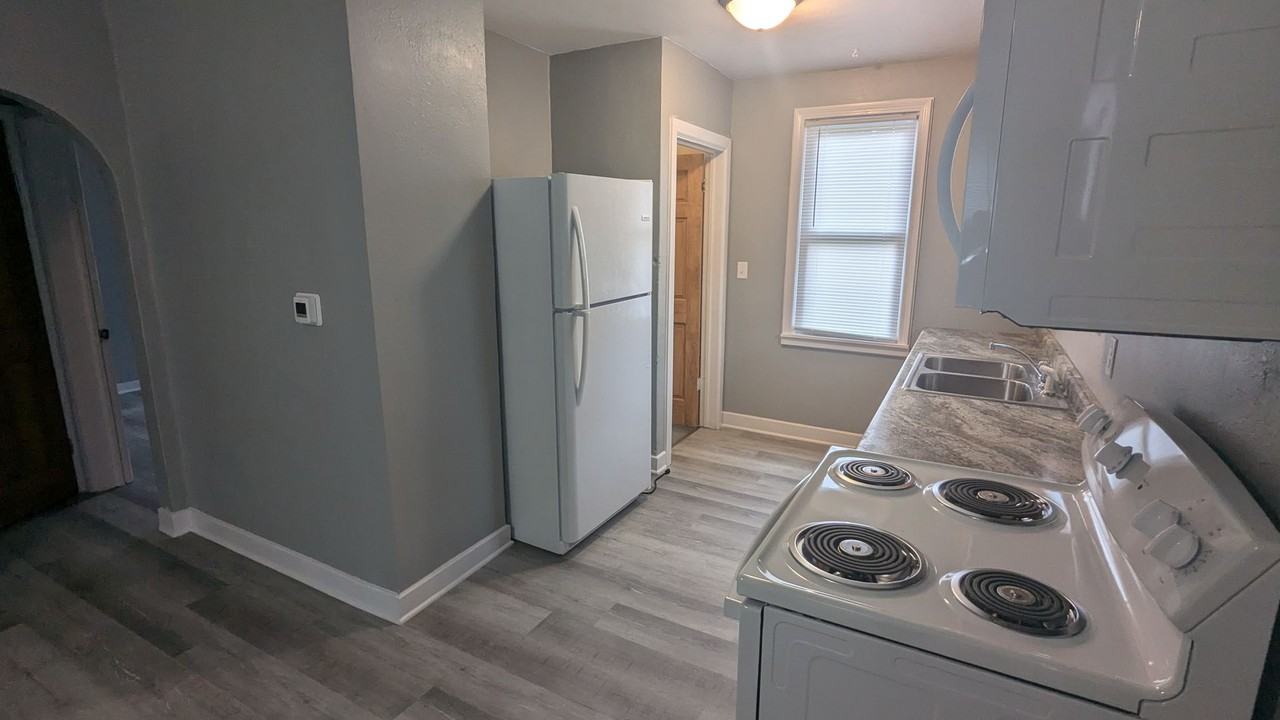 647 Boston Ave - Photo 3 of 10