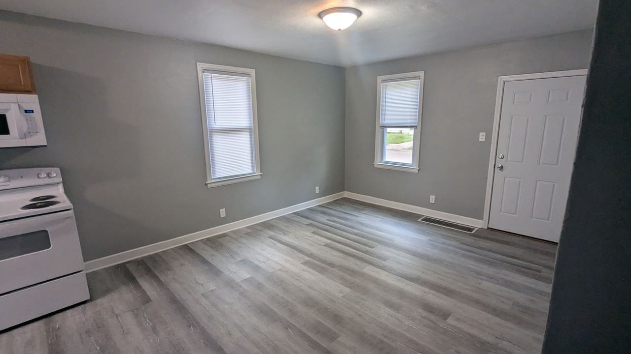 647 Boston Ave - Photo 5 of 10