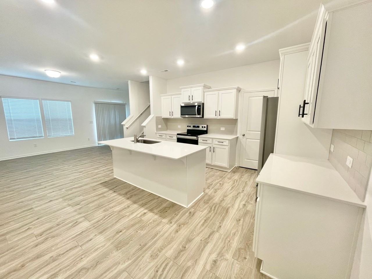 543 Elizabeth Ave - Photo 2 of 16