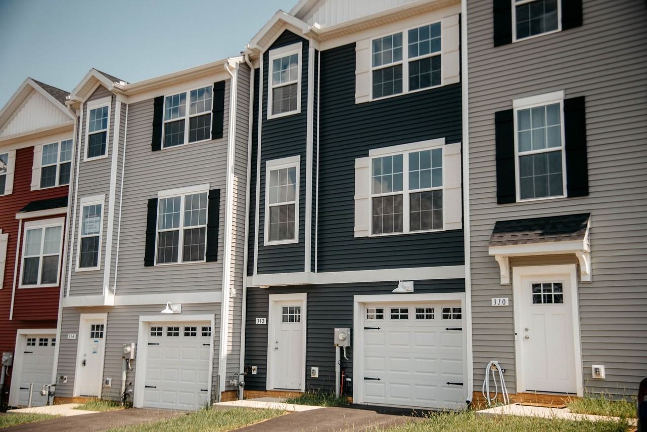 312 Avon Dr - Photo 2 of 40