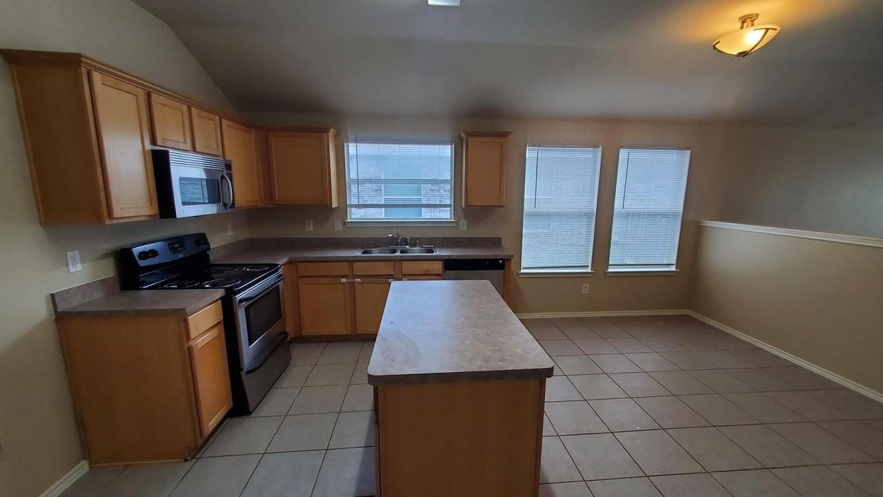 1876 Eagle River Trl - Photo 3 of 15
