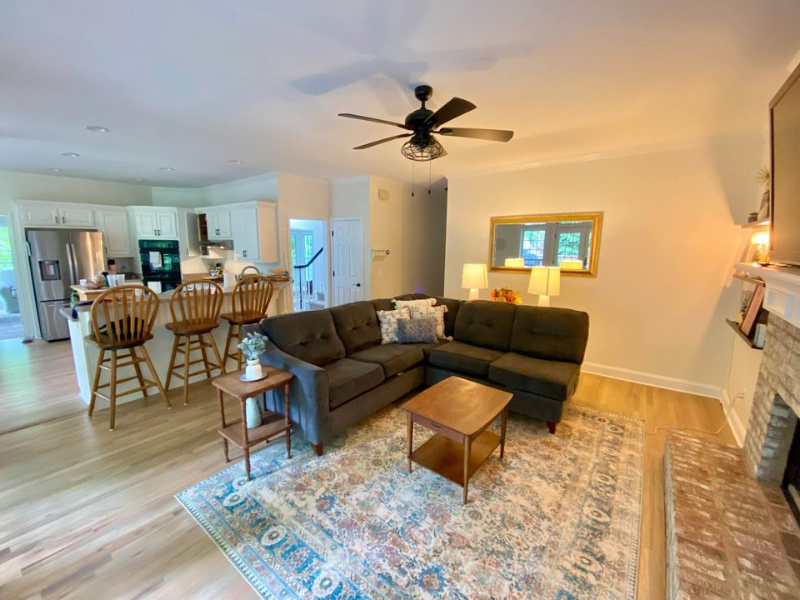 3405 Doral Ln - Photo 3 of 16