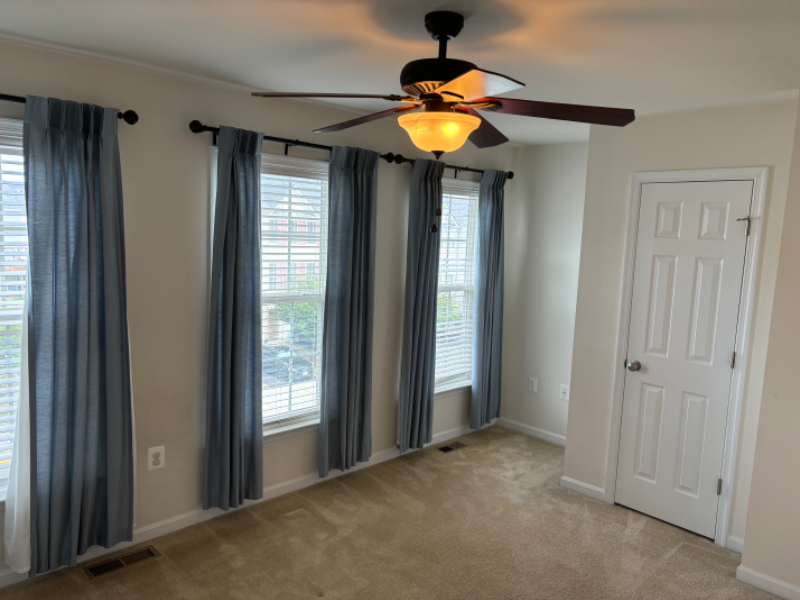 15605 John Diskin Cir - Photo 3 of 8