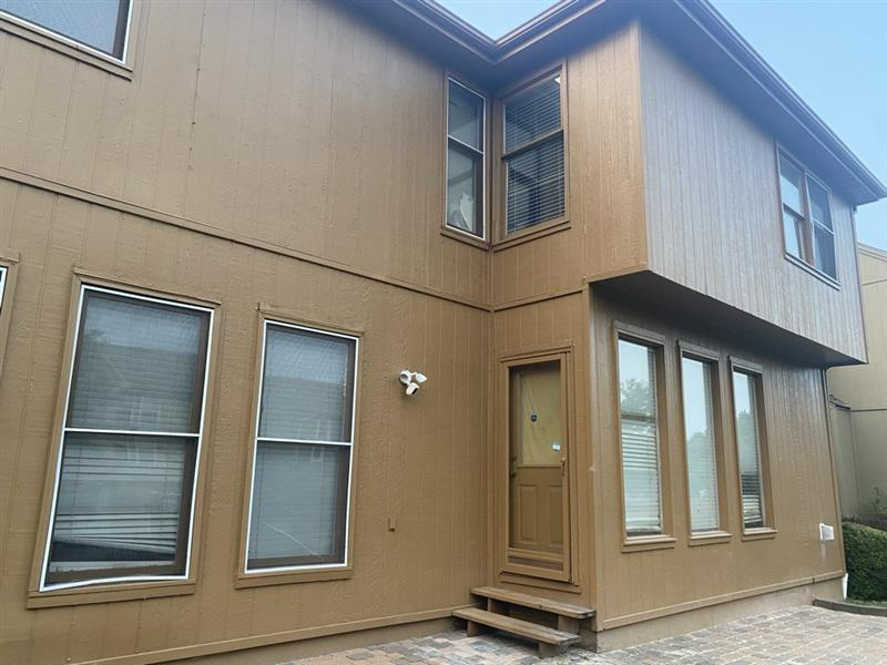 8511 W 127th Ter - Photo 3 of 4