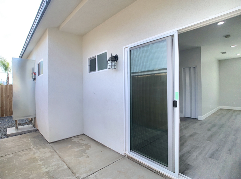 1105 Crosby St - Photo 3 of 7