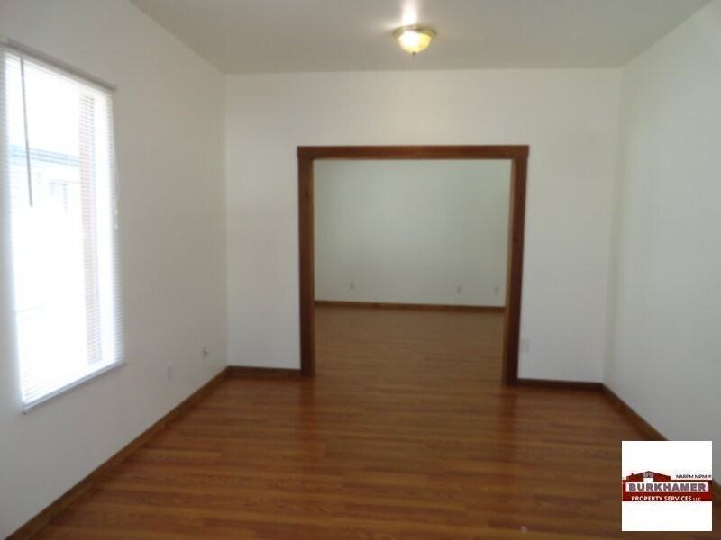 427 E Pioneer Ave - Photo 3 of 14