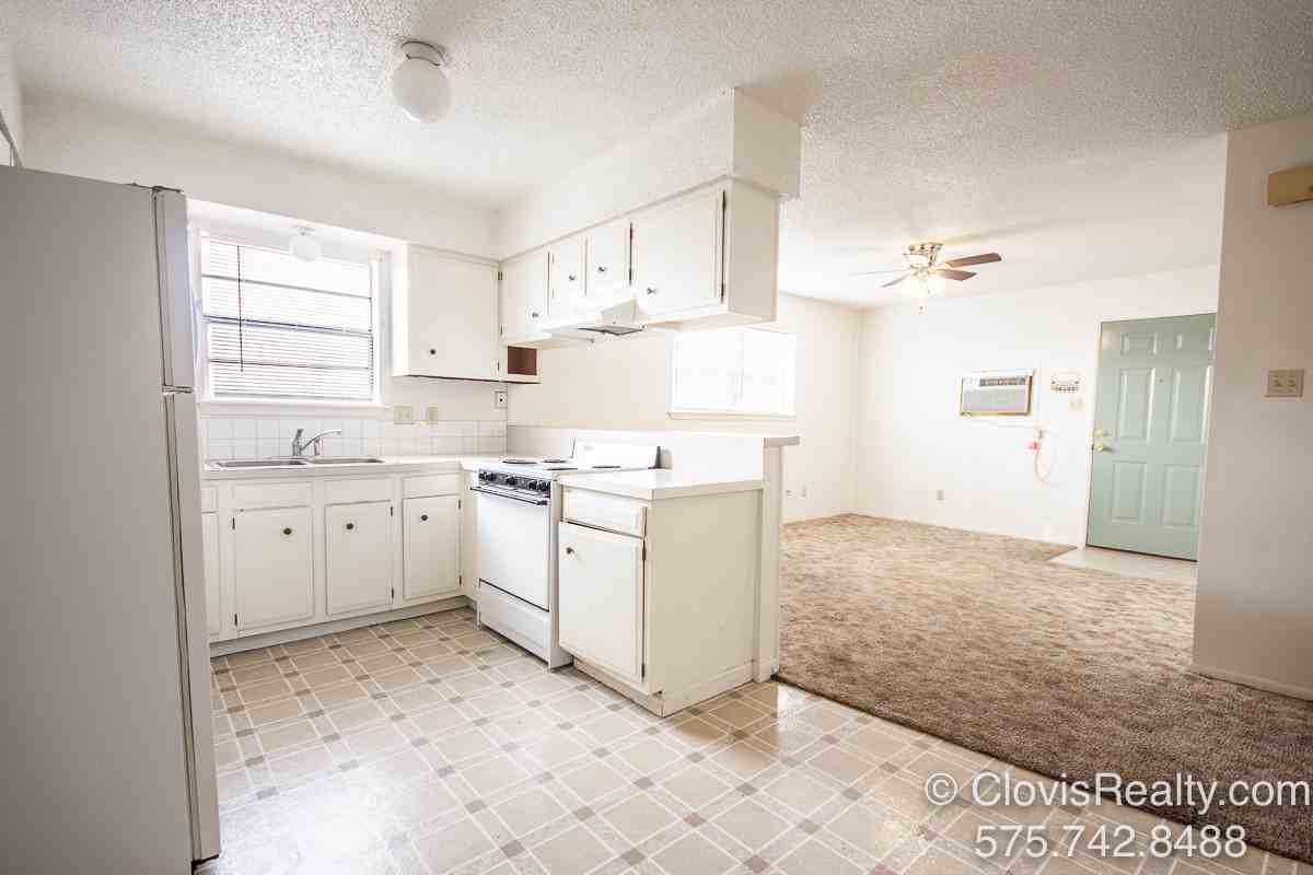 1928 W 21st St #10 - Photo 5 of 11