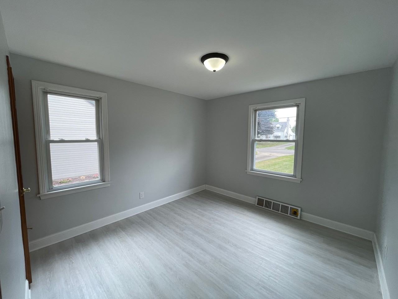 341 Afton Ave #NA - Photo 3 of 7