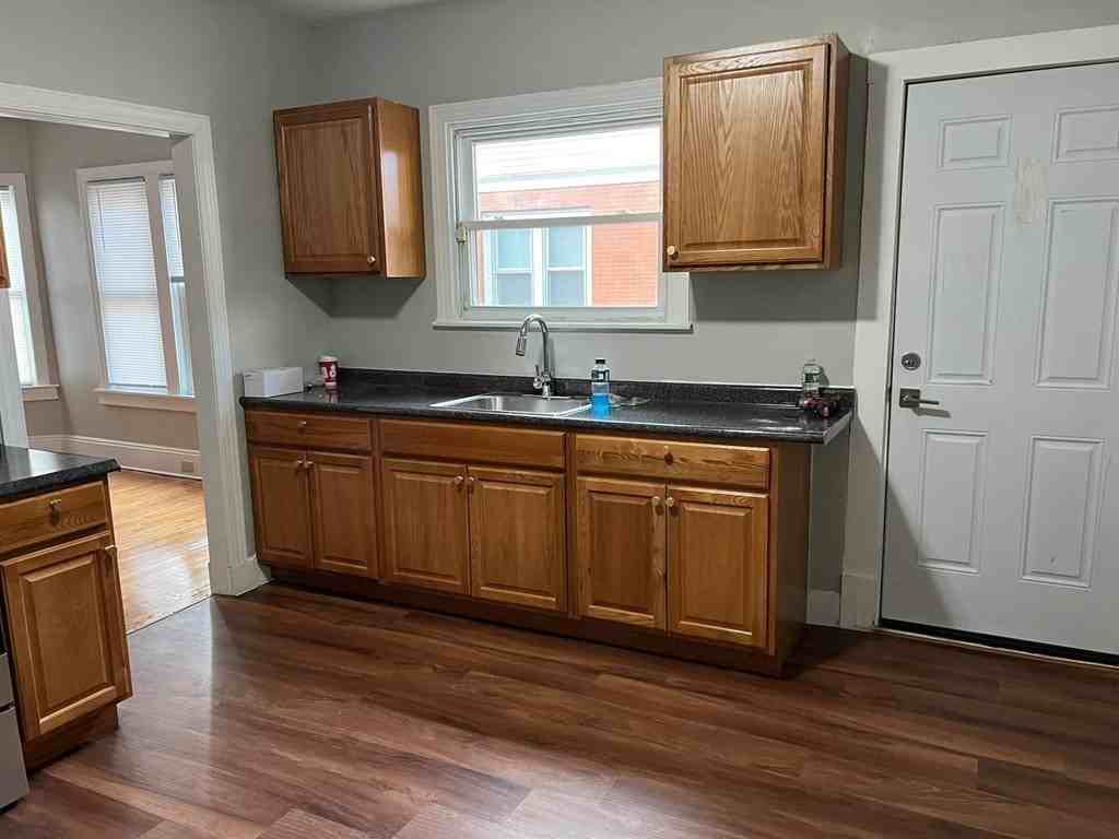 824 Sumner Ave #A - Photo 2 of 7