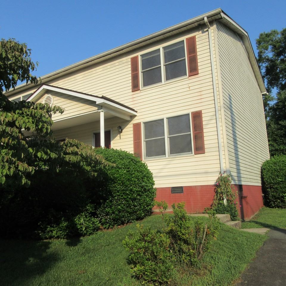 413 Meade Avenue #B - Photo 3 of 24