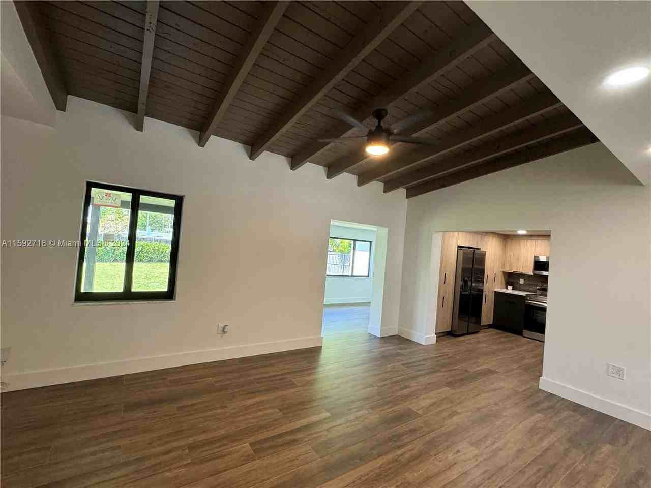 8400 Sw 46th St - Photo 3 of 8