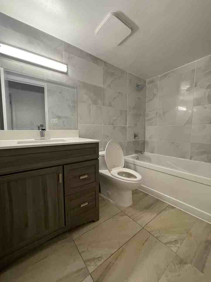 900 Berkley Rd - Photo 3 of 7