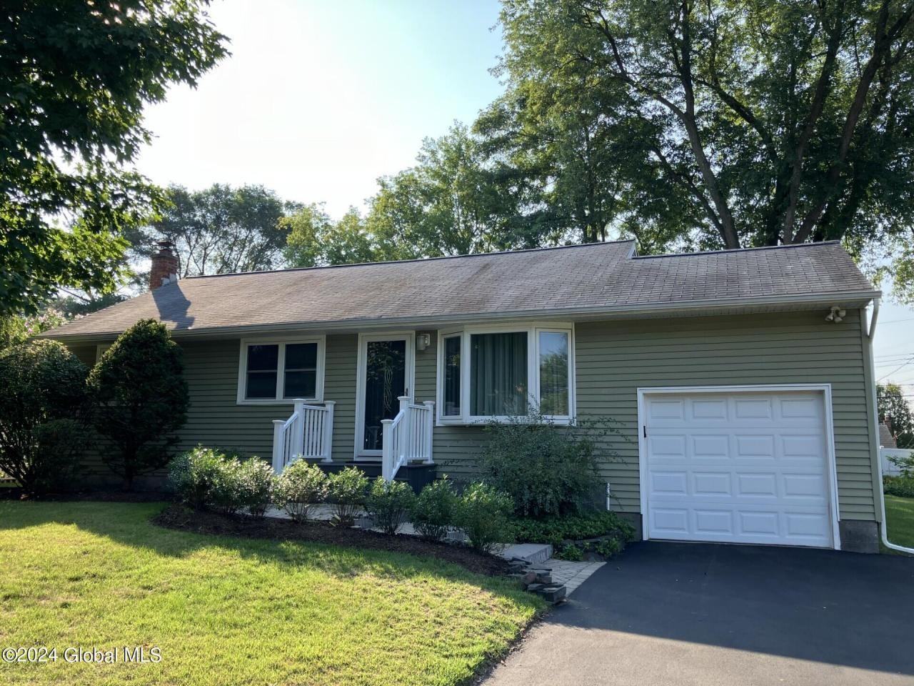 22 Wedgewood Dr - Photo 2 of 27