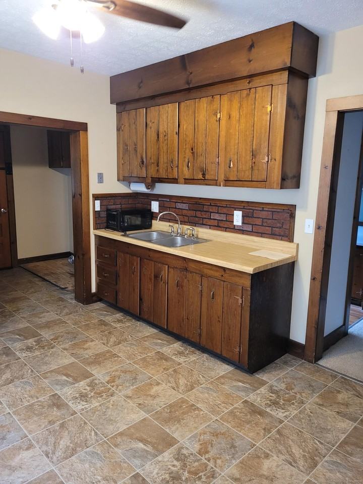 22 W Center St - Photo 3 of 21