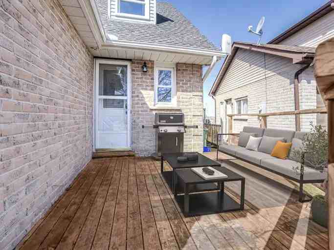 28 Steeles Cres - Photo 2 of 22