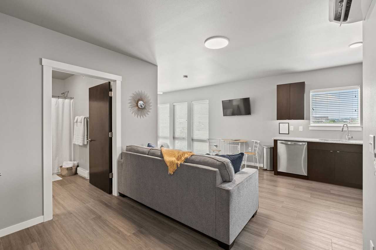 500 on 1st - Photo 2 of 11