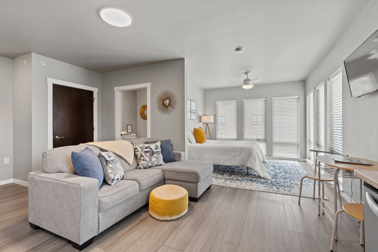 500 on 1st - Photo 4 of 11