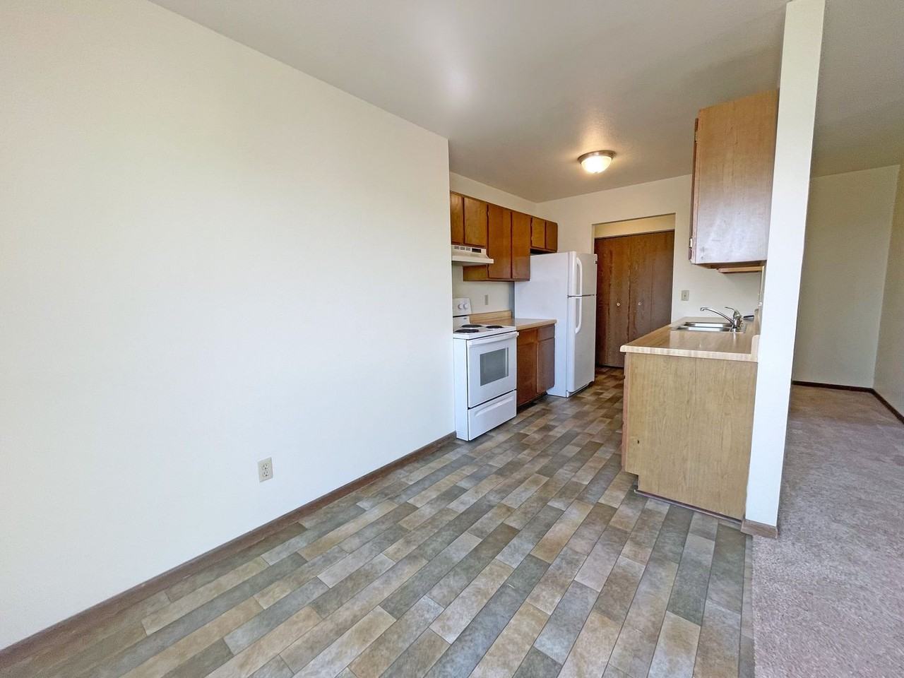 Dakota Arms - Photo 3 of 14